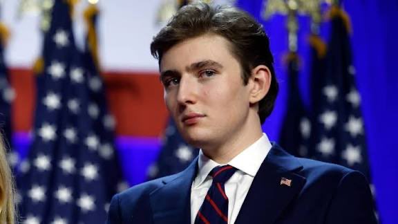 Campaña en USA para que el hijo de Donald Trump cumpla con sus obligaciones civiles y vaya a la guerra contra Irán.

#SendBarron