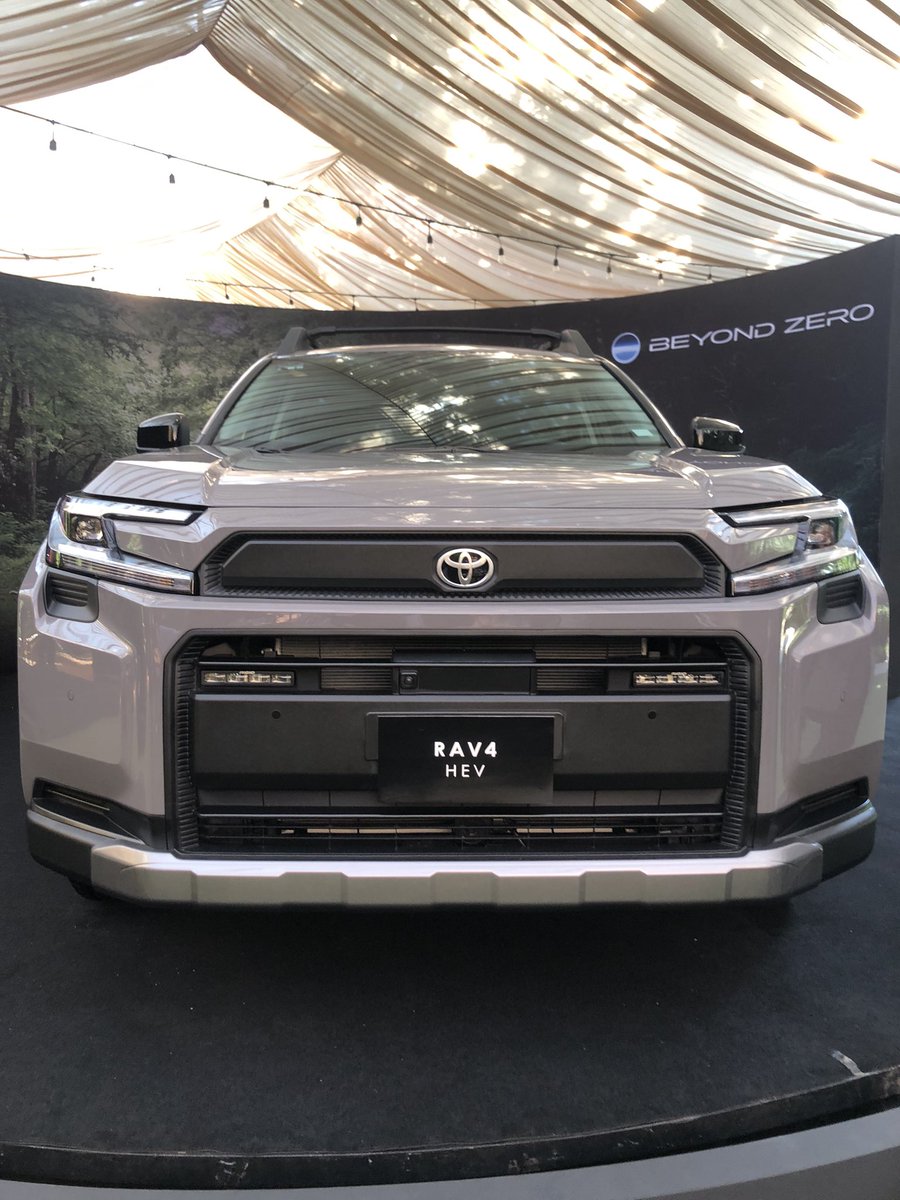 NacionTransporT's tweet photo. Llega a #México la nueva generación de #RAV4, ahora #híbrida #eléctrica (#HEV) en todas sus #versiones @ToyotaMex #autos #nacióntransporte https://t.co/CAnRrIVST9