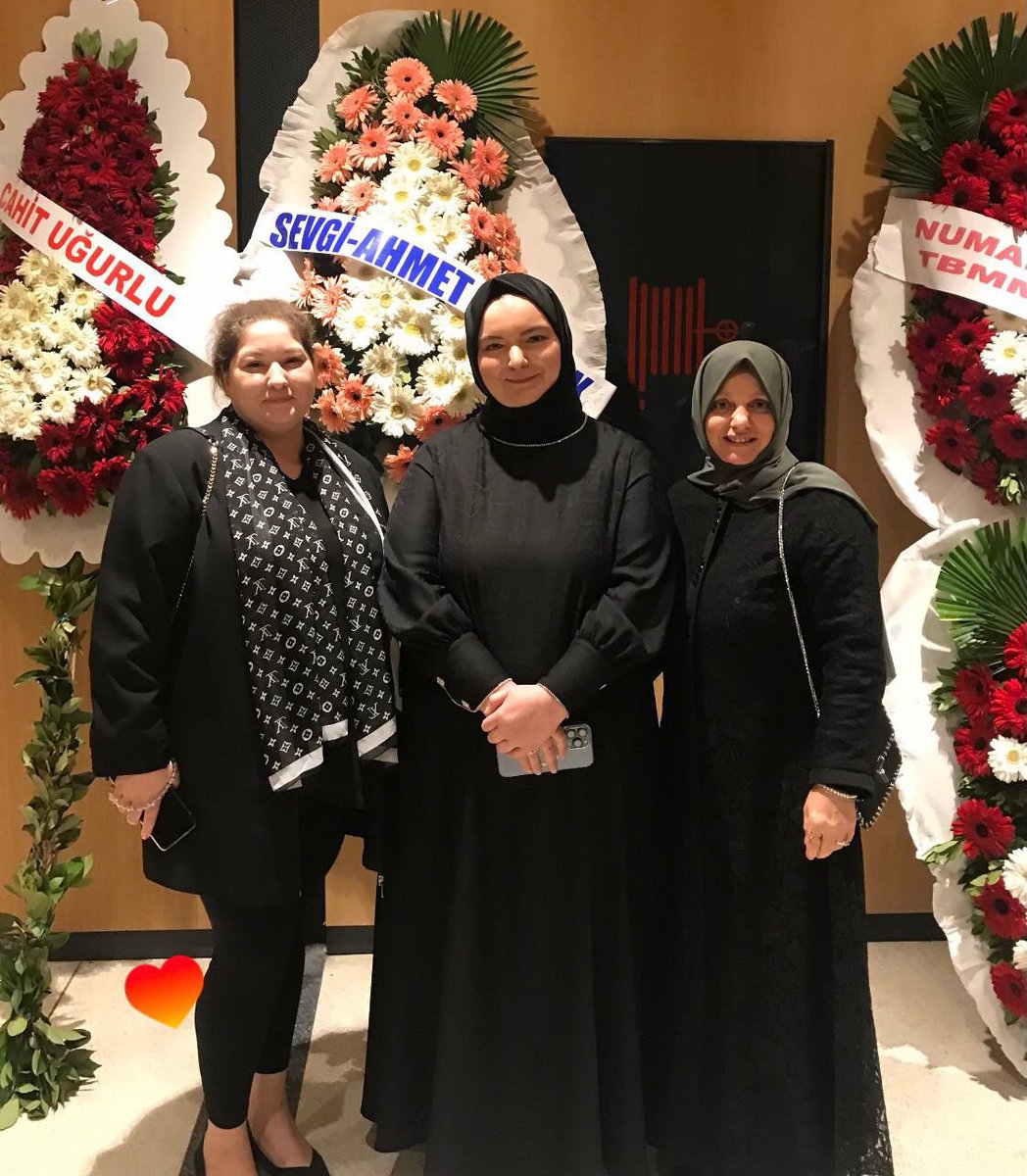 Genel Merkez Kadın Kolları Başkanımız <a href="/tugbaisikercan/">Tuğba IŞIK ERCAN</a>  tensipleriyle Üsküdar İlçe Başkanlığı görevine atanan <a href="/yzcrba/">Rabia Yazıcı</a> ’yı gönülden tebrik ediyor, yeni görevinde başarılar diliyorum.
Üsküdar’ımıza hayırlı olsun 🤍🇹🇷