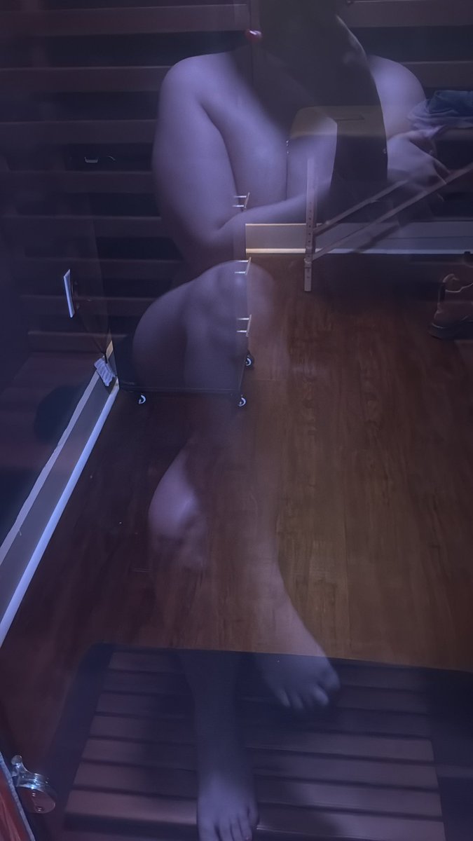 okRoxy25's tweet photo. So hot https://t.co/b3eAoJHSS3