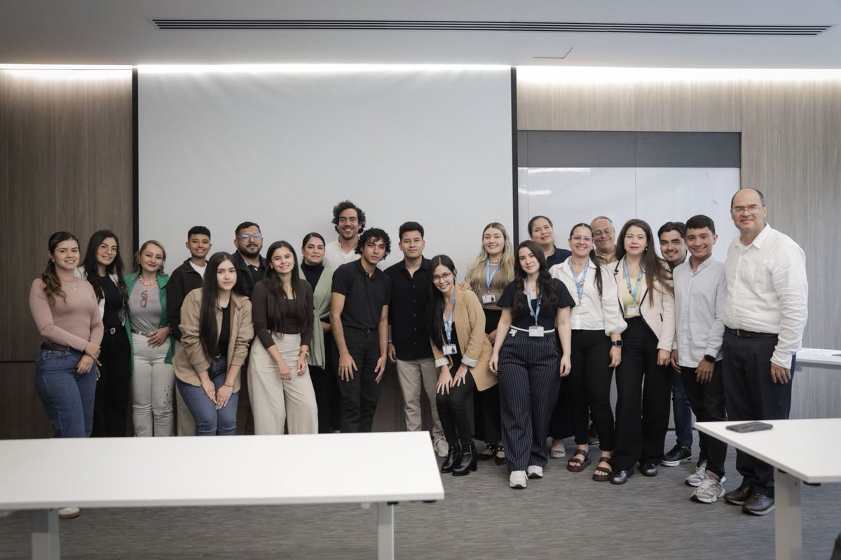 OITAndina's tweet photo. 📍En Medellín, la #OIT en alianza con la @AlcaldiadeMed sigue promoviendo una agenda por la integración socioeconómica de la población migrante en 🇨🇴 a través de la estrategia #Intégrate

Hoy en @CamaraMedellin conversamos con el sector productivo sobre contratación equitativa. https://t.co/VJk9rLL3nt