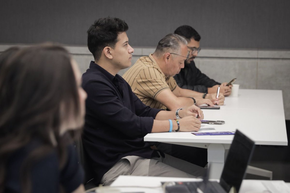 OITAndina's tweet photo. 📍En Medellín, la #OIT en alianza con la @AlcaldiadeMed sigue promoviendo una agenda por la integración socioeconómica de la población migrante en 🇨🇴 a través de la estrategia #Intégrate

Hoy en @CamaraMedellin conversamos con el sector productivo sobre contratación equitativa. https://t.co/VJk9rLL3nt