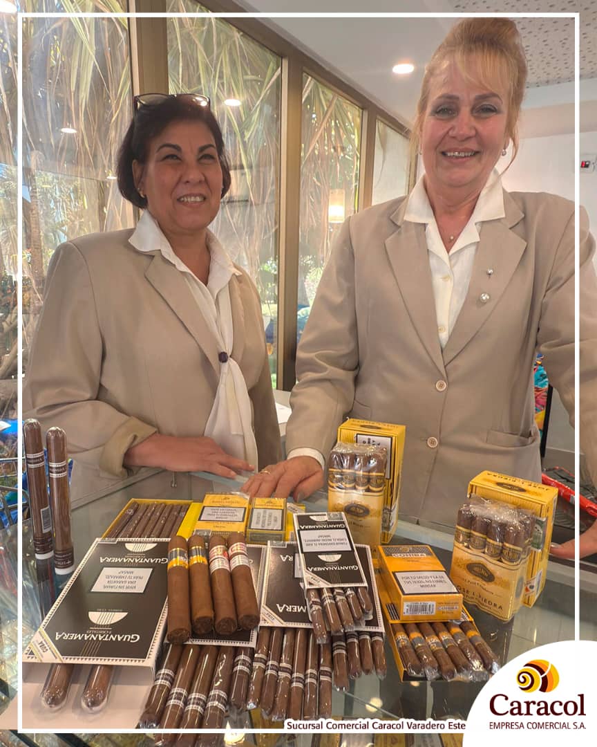 Déjate seducir por el aroma y el sabor inigualables de estos tabacos cubanos🇨🇺👌. Visítanos y encuentra tu favorito🚬 🚬🚬
#CaracolDistingue 
#ElValorDeUnaSonrisa
#CubasolSonriente
#CaracolVaraderoSonriente