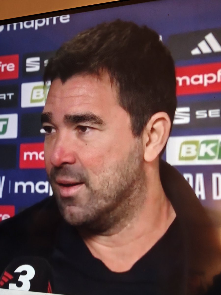 Lamine necesita jugadores diferenciales tochos arriba. 
De nada.