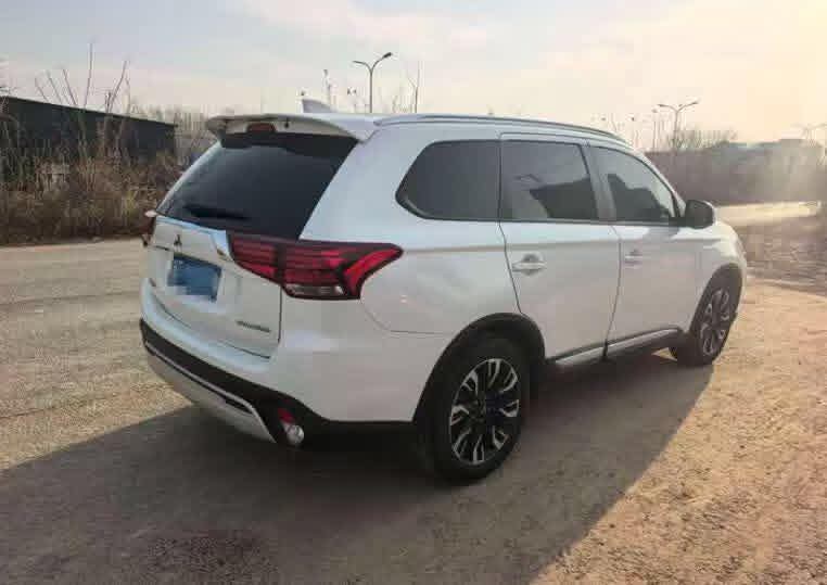 eldeezy33's tweet photo. Brand:Mitsubishi Outlander 
Year: 2021
Engine: 2.0L
Mileage: ~60000KM
Fuel Type:  Petrol
Gearbox: Automatic
Price +shipping : 220,000 cedis
Dm/WhatsApp +233242 309 359 https://t.co/2WdHVTUj5O