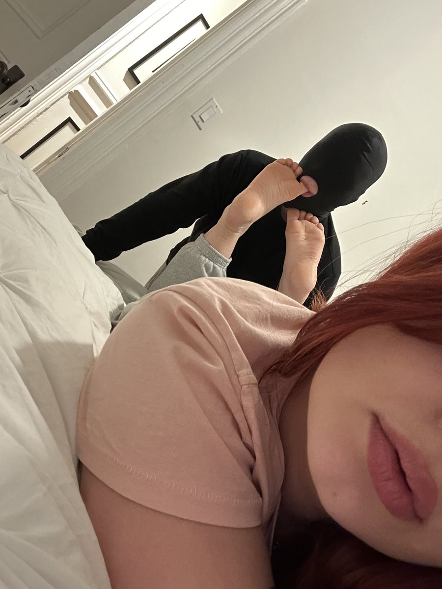 MissFeetFindom's tweet photo. Filming with @TyTheBiFootGuy tonight! Get your customs in to make sure they get done!!!! https://t.co/OHcNSPghkG