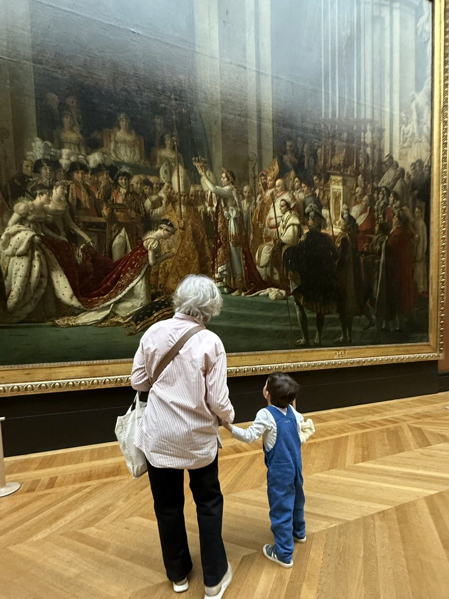 ルーブル美術館で…小さなお孫さんに絵画.［皇帝ナポレオン1世と皇后
