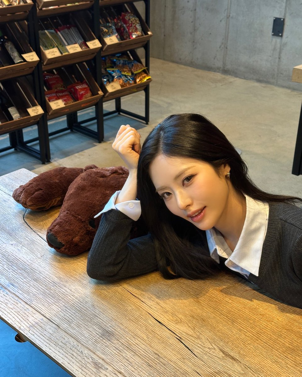baekgyub's tweet photo. off work / like 4 a dm https://t.co/zFQQS8obLT