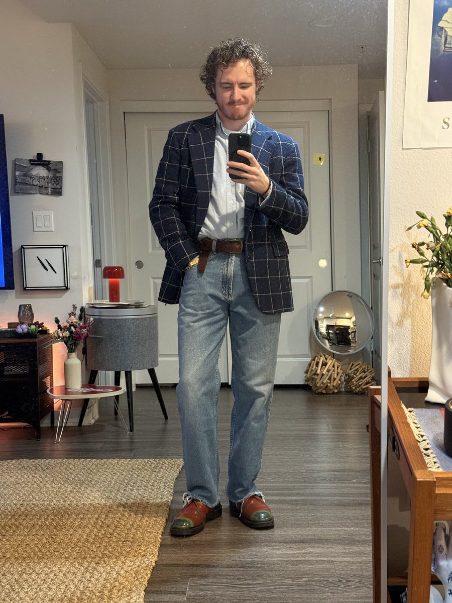 JakeLandgrebe's tweet photo. An appropriate outfit to do my taxes at the dining table. 📑 https://t.co/aFFoWBeCip