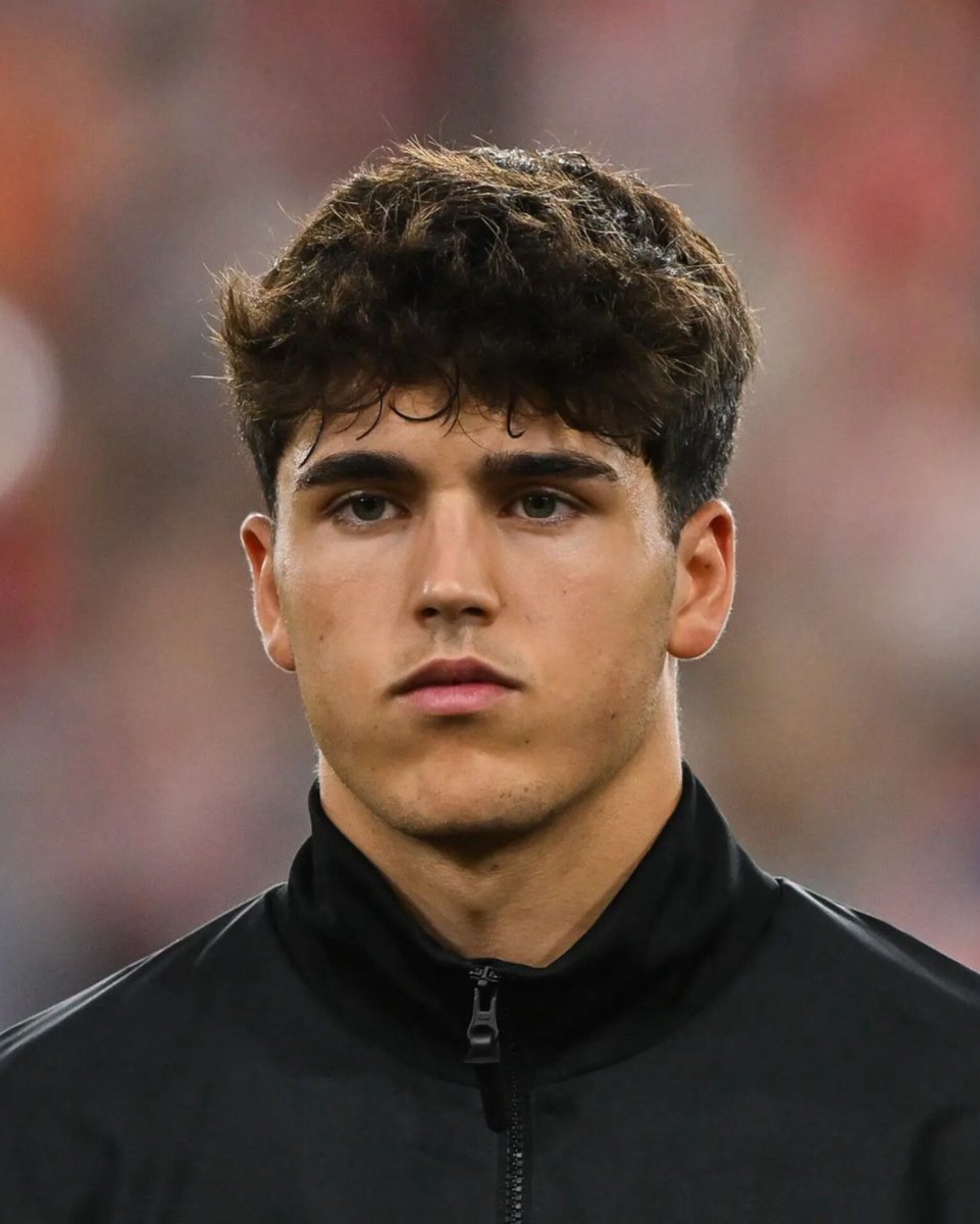 Resgatamos o melhor zagueiro jovem do planeta aparentemente.

Hoje foi aquele tipo de partida que todos esperamos ver dele, sempre que foi exigido, cumpriu a sua função da melhor forma possível.

Não se enganem, Pau Cubarsí é geracional.
