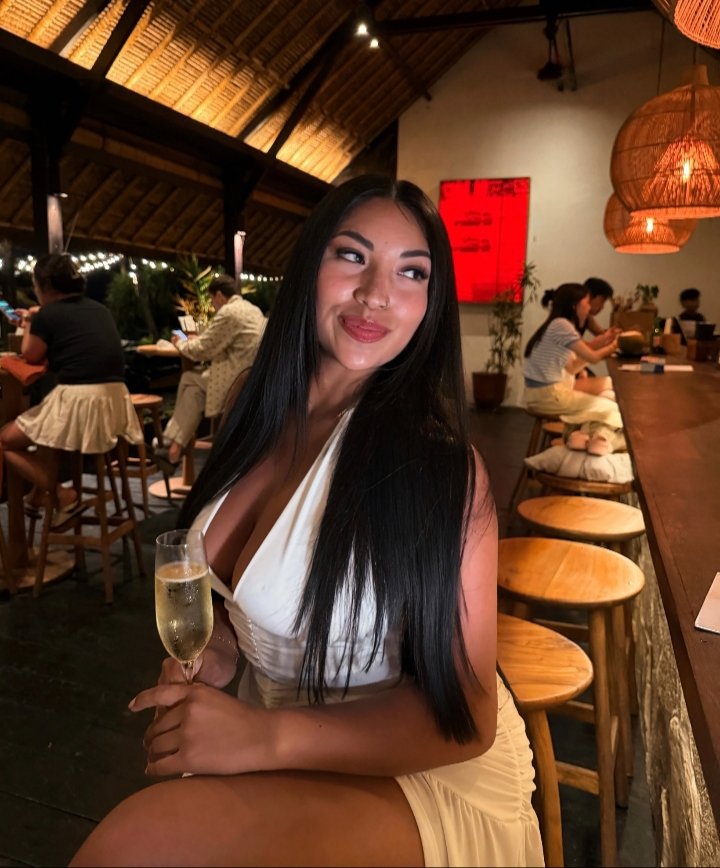 Lisalifeforever's tweet photo. Night out fit. Rate it 1-10? https://t.co/k6ePDaItiL