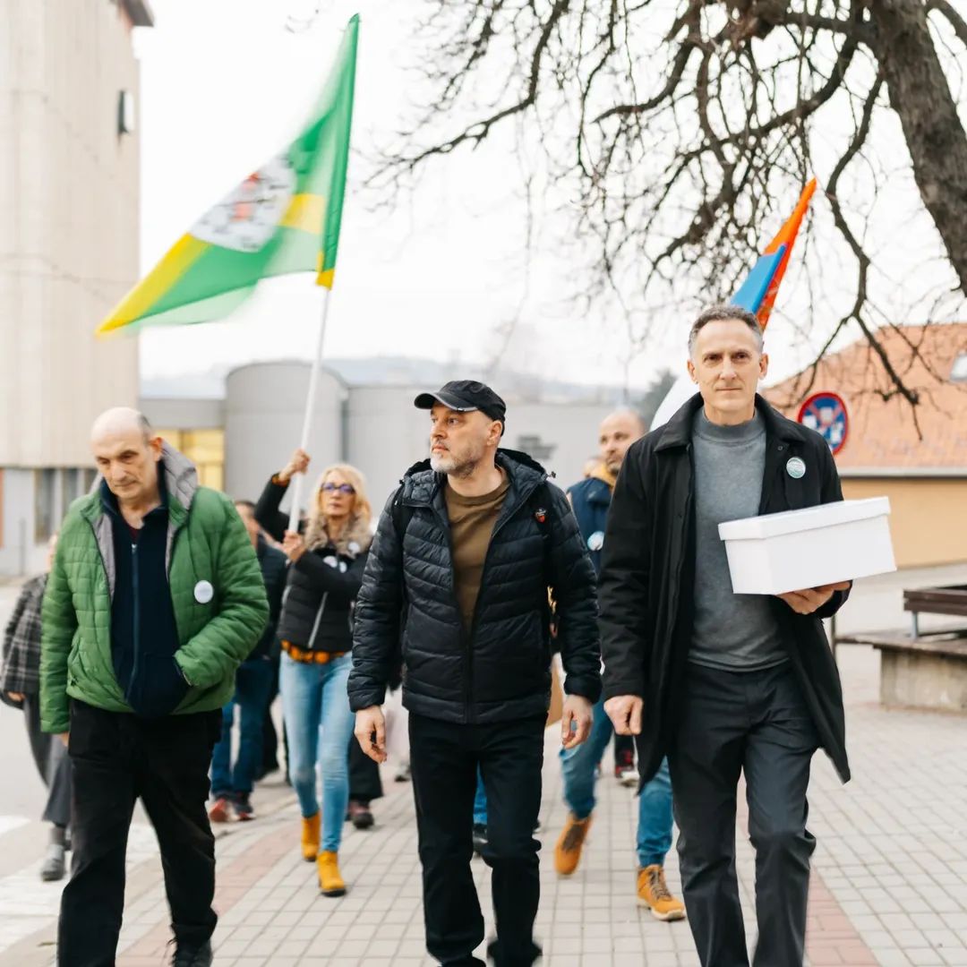kodagain's tweet photo. Knjazevac uz studente! https://t.co/Lus9z9lv2y