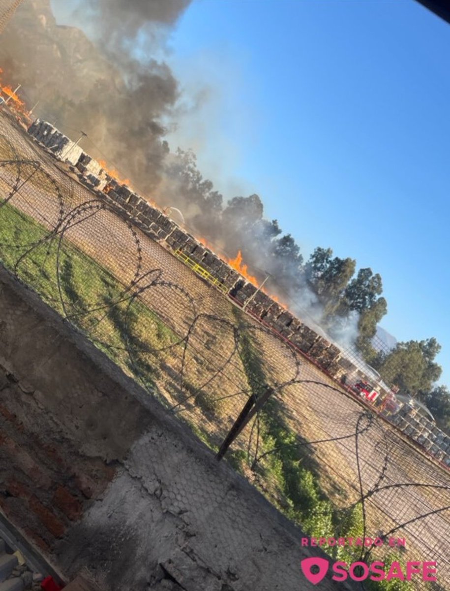 !!AHORA!! Bomberos #PuenteAlto declara 3ra alarma de incendio por fuego interior papelera con peligro de propagación en Av Eyzaguirre y Tome se solicita apoyo a C.B Vecinos <a href="/reddeemergencia/">Red de Emergencia ONG</a> <a href="/Bomba_Decima/">Bomba España CBS</a> <a href="/BomberosdeChile/">Bomberos de Chile</a> <a href="/Pabl0Manzanares/">EMERGENCIAS CHILE.</a>