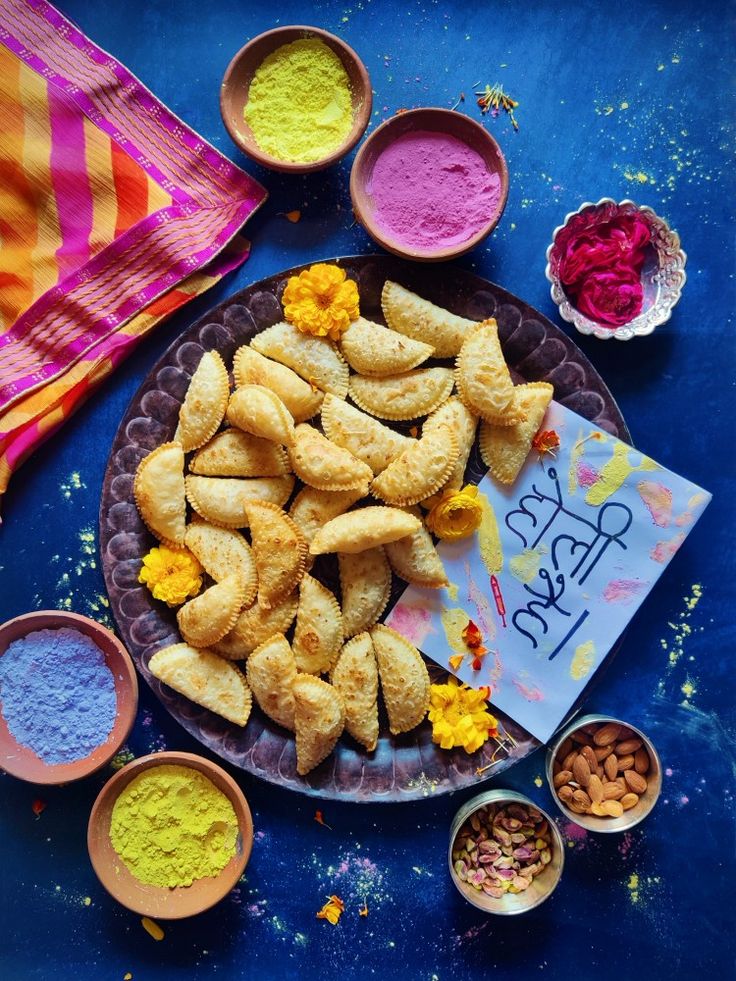 रंगों का ये पर्व सिर्फ खुशियाँ नहीं, दिलों की दूरियाँ भी मिटाता है।

इस होली प्रेम, सद्भाव और नई ऊर्जा के रंग हर घर में बरसें।

रिश्तों में मिठास, जीवन में उमंग और हर कदम पर खुशियों के रंग बसें।
आप और आपके परिवार को ढेरों शुभकामनाएँ।

Happy Holi