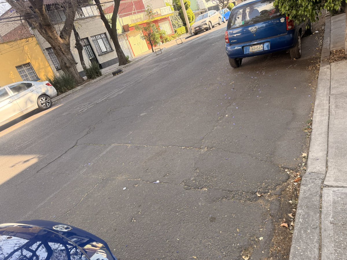 ardianga's tweet photo. Vecinos apartando lugar en la calle con objetos e impidiendo que alguien más se estaciones en calle Peten #518 col. Vertiz-Narvarte @UCS_GCDMX @OVIALCDMX @AccionesBJ https://t.co/SJq2snGCgS