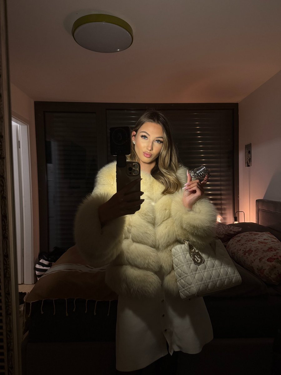 Goddess Cecile ♑️ tweet media