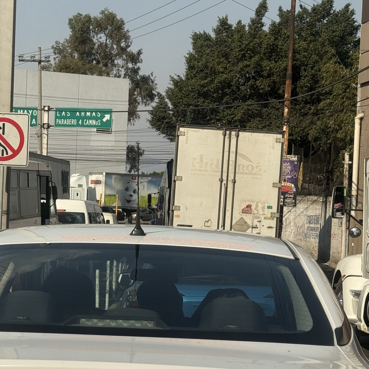 bs_elena's tweet photo. Más de una hora estacionada… ni por donde una vía alterna 😩#Naucalpan https://t.co/IQl23Mk2fI