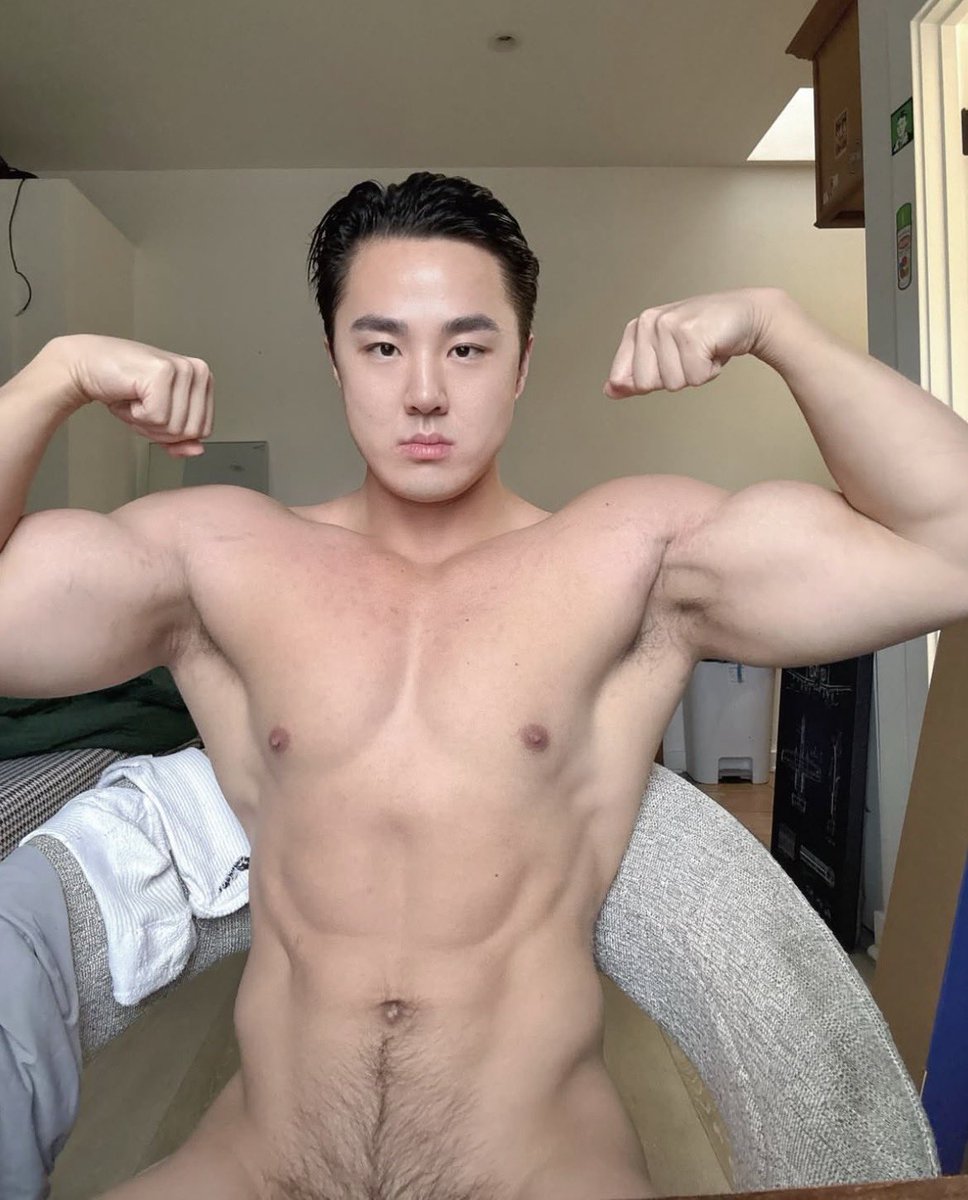 Daily Hot Dudes tweet media