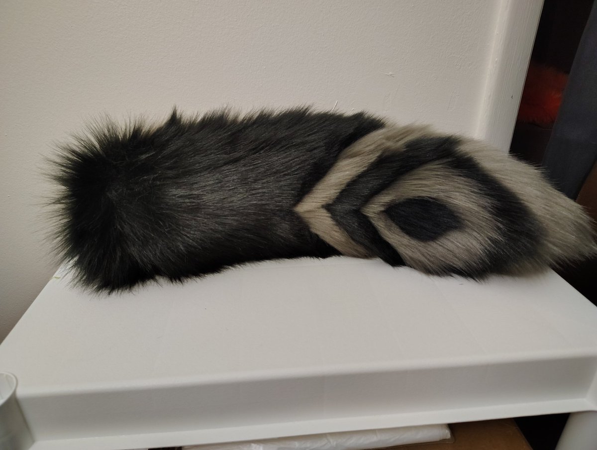 WickedForster's tweet photo. ✨3 Tails for sale

All $60 + S&amp;H
They are extra wiggle tails with weighted beef in the tail 
First come first survey 
#1 returns Black Pweter and Latte and 20" in length https://t.co/JLjkc9Tlr6