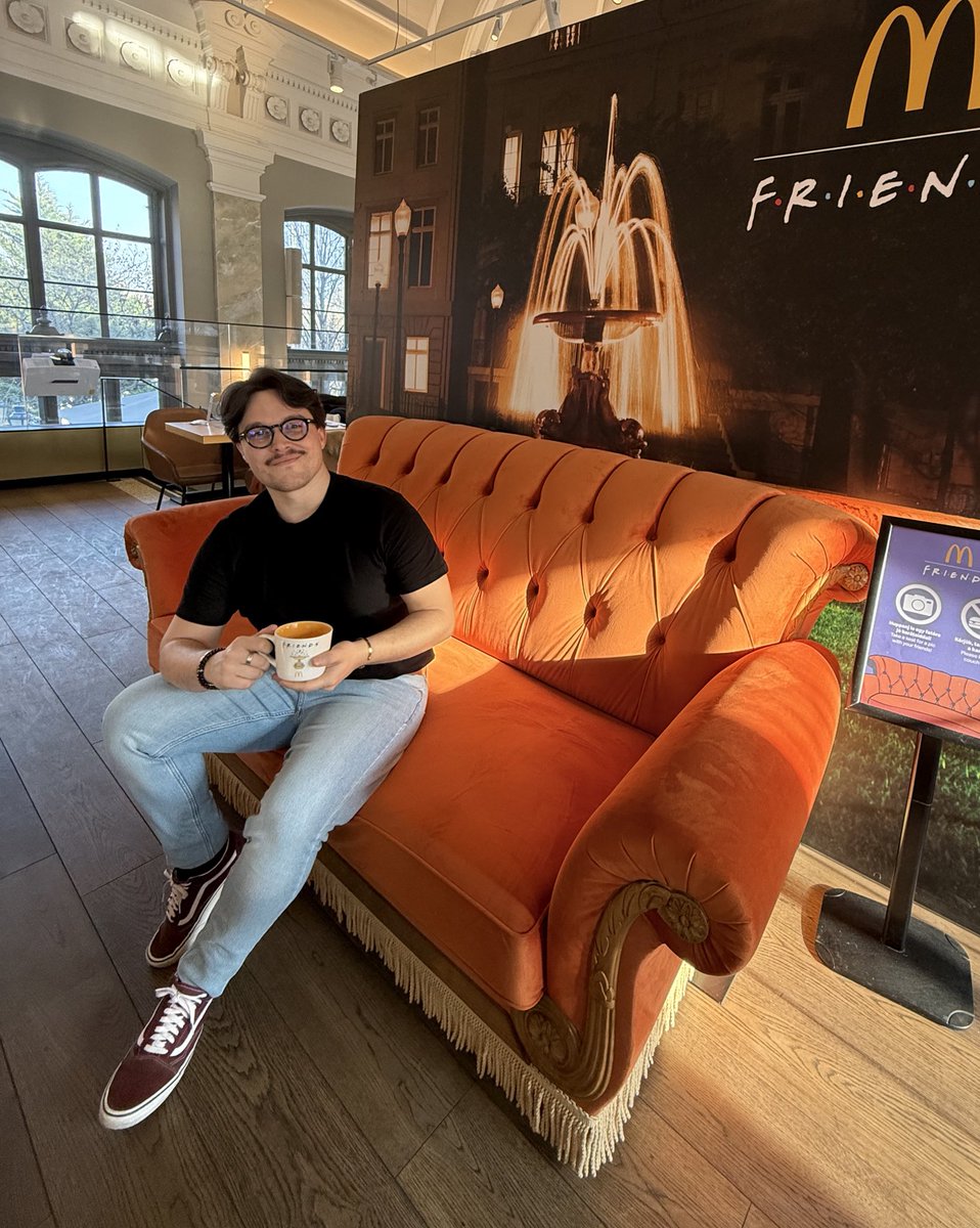 JayCircus's tweet photo. #friends #centralperk https://t.co/HvtMAXbXI9