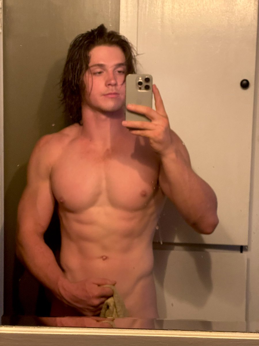 Peebs (70K+) tweet media