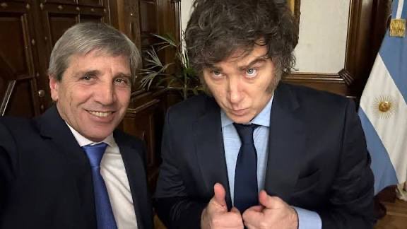 ¿Por qué Caputo dice que la gente no lleva sus ahorros a los bancos por el riesgo kuka si Milei afirmó que el 26 de octubre, con las elecciones, la malaria terminó?

<a href="/RespOficial_Arg/">Oficina de Respuesta Oficial</a>