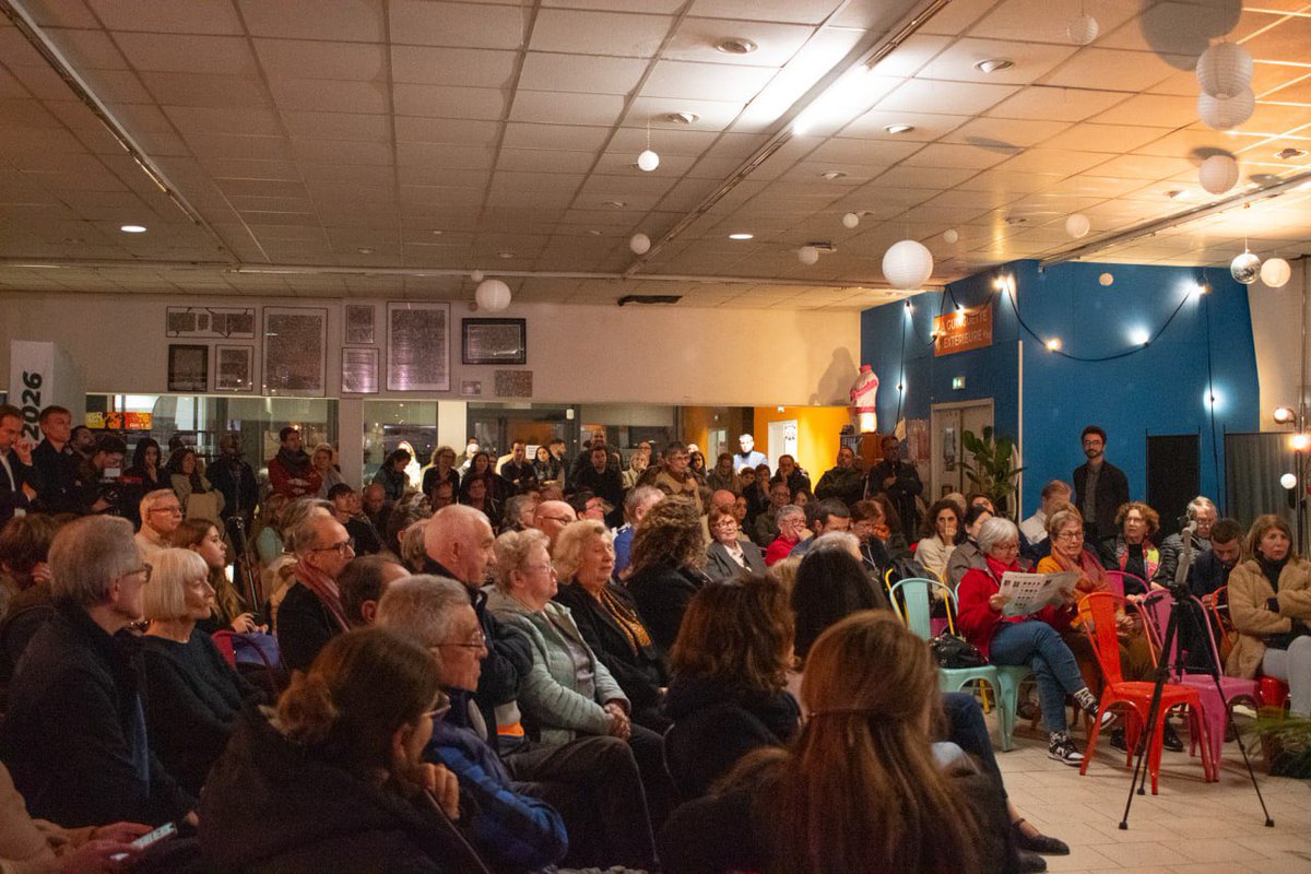 CoteMontpel's tweet photo. Une salle comble encore ce soir dans le quartier Près d’Arènes ! 
Nous étions près de 150 avec @Delafosse2026 pour cette 9e rencontre de quartier. Un dialogue toujours direct sur tous les sujets y compris les plus politiques. 
Nous sommes, vous êtes #Montpellier https://t.co/QPznQSP5mr
