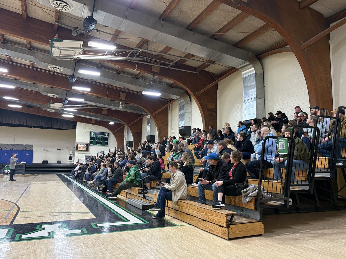 wthornburgh's tweet photo. @YESYorktown 5th grade families are hearing all about @YorktownMS! It’s been a great 3 years with this group! https://t.co/7yFOrzguoH