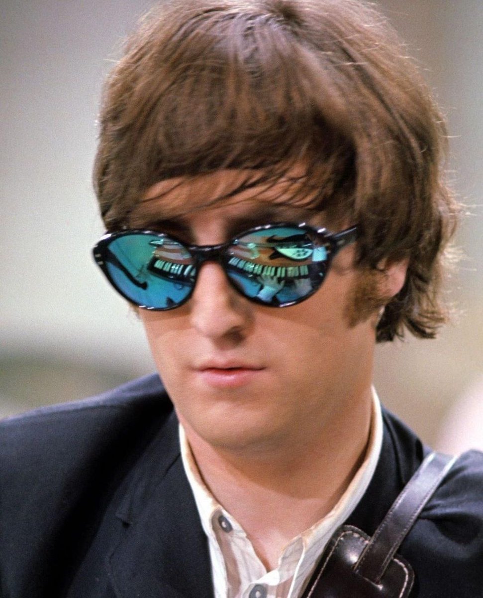 sgtrussells's tweet photo. john lennon photographed playing the organ keyboard (august 14th, 1965) https://t.co/dQ60nb0pOr