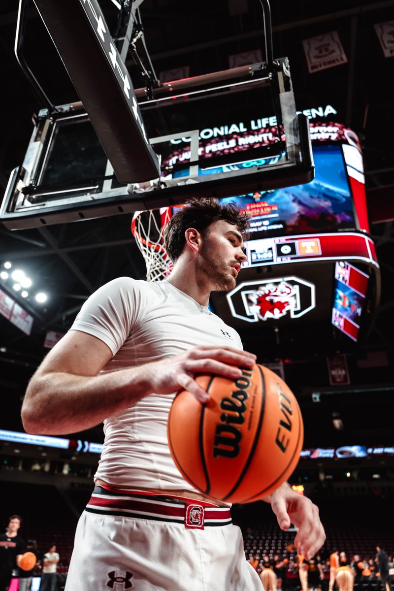 GamecockMBB's tweet image. Senior night showdown 🔜

#Gamecocks 🐔🏀 // #EarnIt