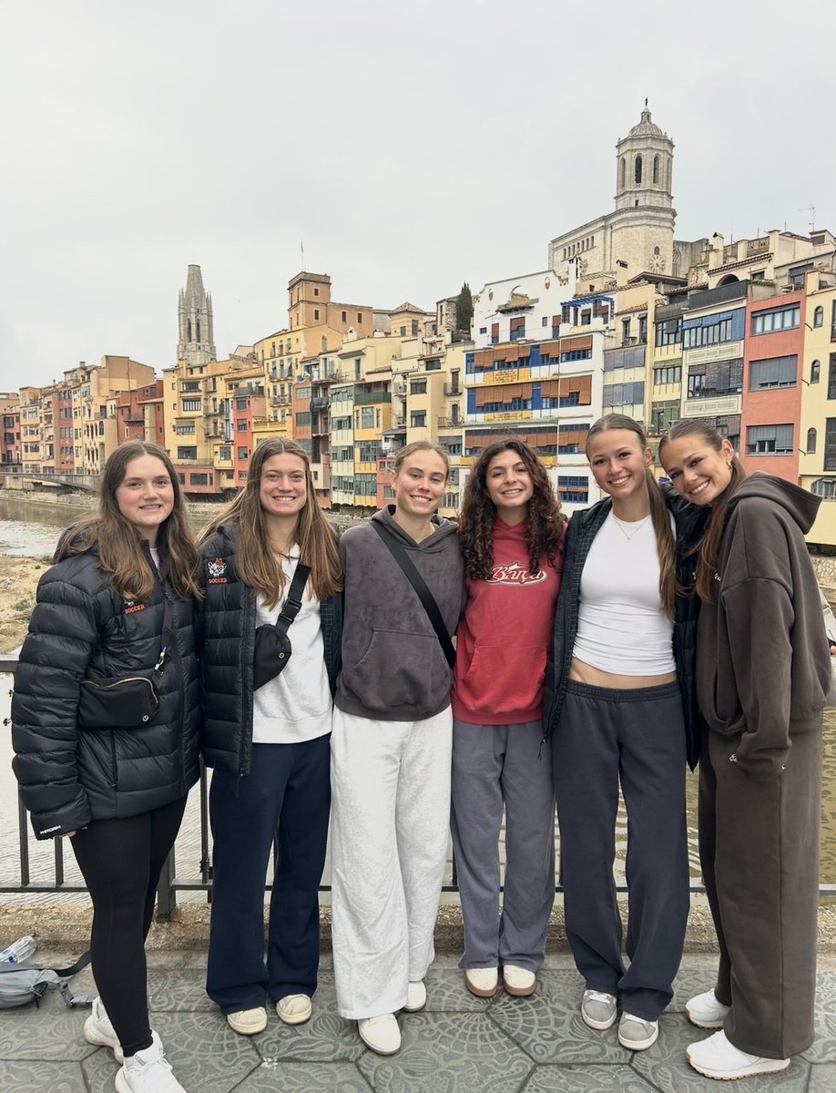 MercerWSoccer's tweet image. Day 4 🏬 🏞️❣️ (1/2)

#GOBEARS | #MUWS | #Spain