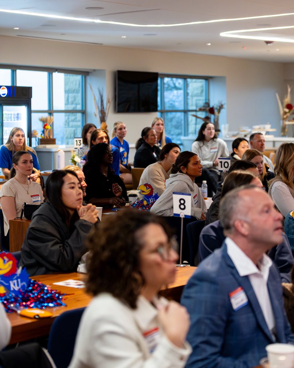 KU LEADS tweet media