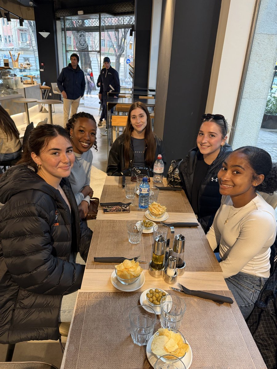 MercerWSoccer's tweet image. Day 4 🏬 🏞️❣️(2/2)

#GOBEARS | #MUWS | #Spain