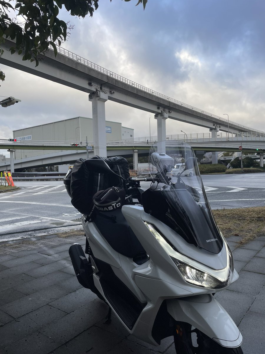 syo74's tweet photo. 私事ですが、再び六アイまでPCXで通うことになりました。5年ぶりです。
また東灘〜須磨あたりでも出没すると思います、このバイクで稼働してるので、見かけたら声かけてくださいね🥺 https://t.co/TyS0Pjypmk