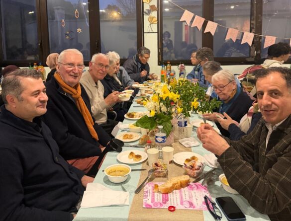 Marsilya’da Farklı İnanç Temsilcileri İftar Programında Bir Araya Geldi

Fransa’nın Marsilya kentinde düzenlenen iftar programı, farklı inanç ve kültürlerden katılımcıların iştirakiyle gerçekleştirildi. Sivil toplum temsilcileri, inanç grupları ve yerel misafirlerin katıldığı