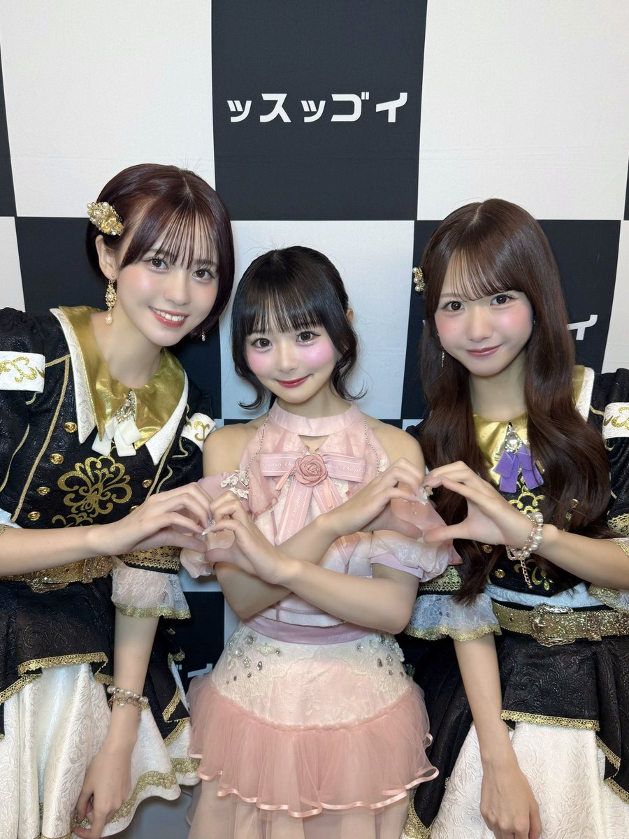 おはさやちゃん☀️ 昨日は2回しライブお疲れ様！ 久しぶりな3ショット