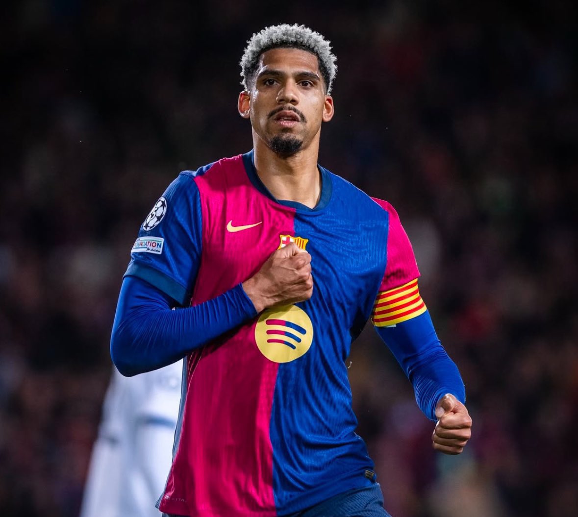 🚨💙❤️ Ronald Araujo: “If we continue to play like this, we will win the Champions League and La Liga”.