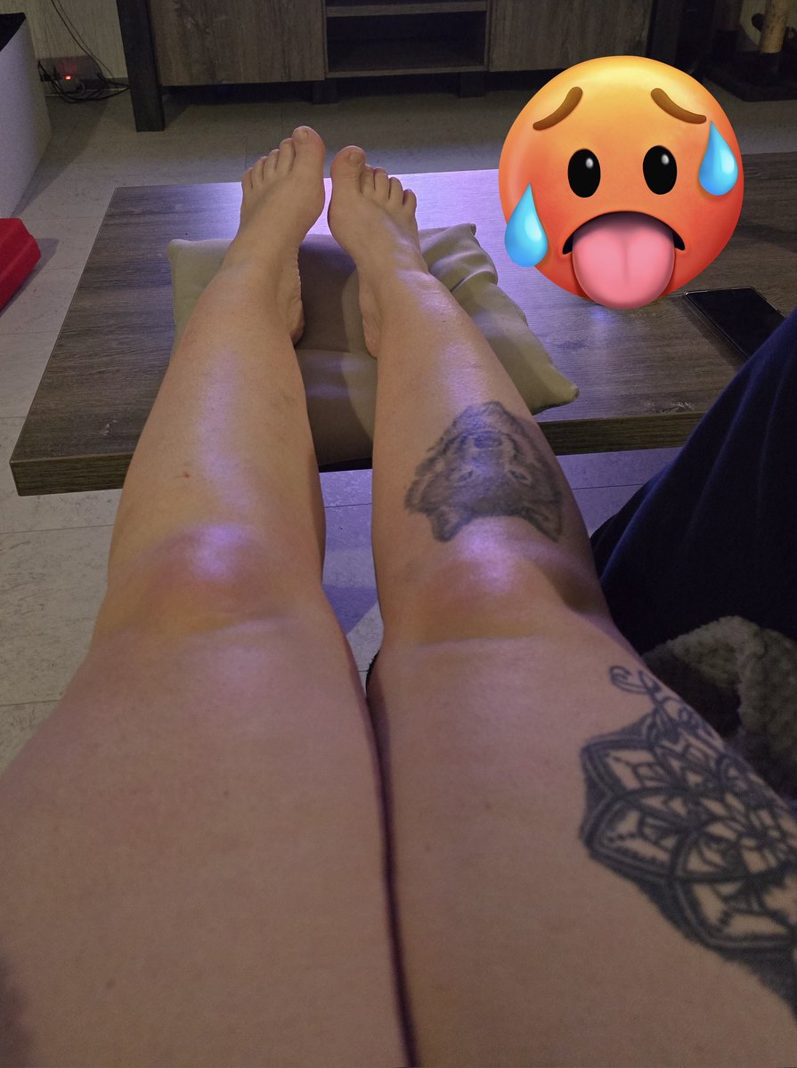 THdominantqueen's tweet photo. This table is not comfortable I need a human stool. RT if you're willing to be my human stool https://t.co/SjkBTk7uA2