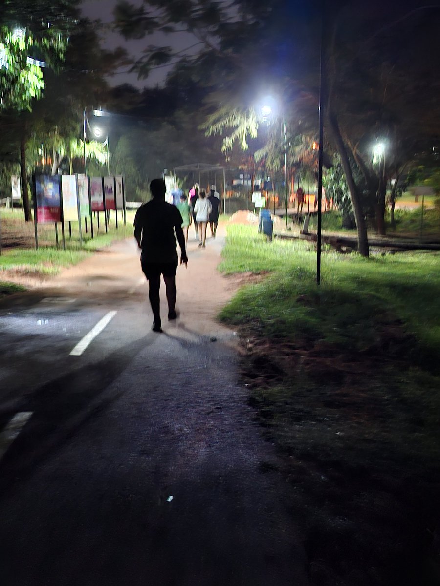 Glomabe's tweet photo. @ricardopyok @munivillaelisa el parque está oscurísimo esa parte, por favor si tienen en cuenta https://t.co/ARIrySaifh