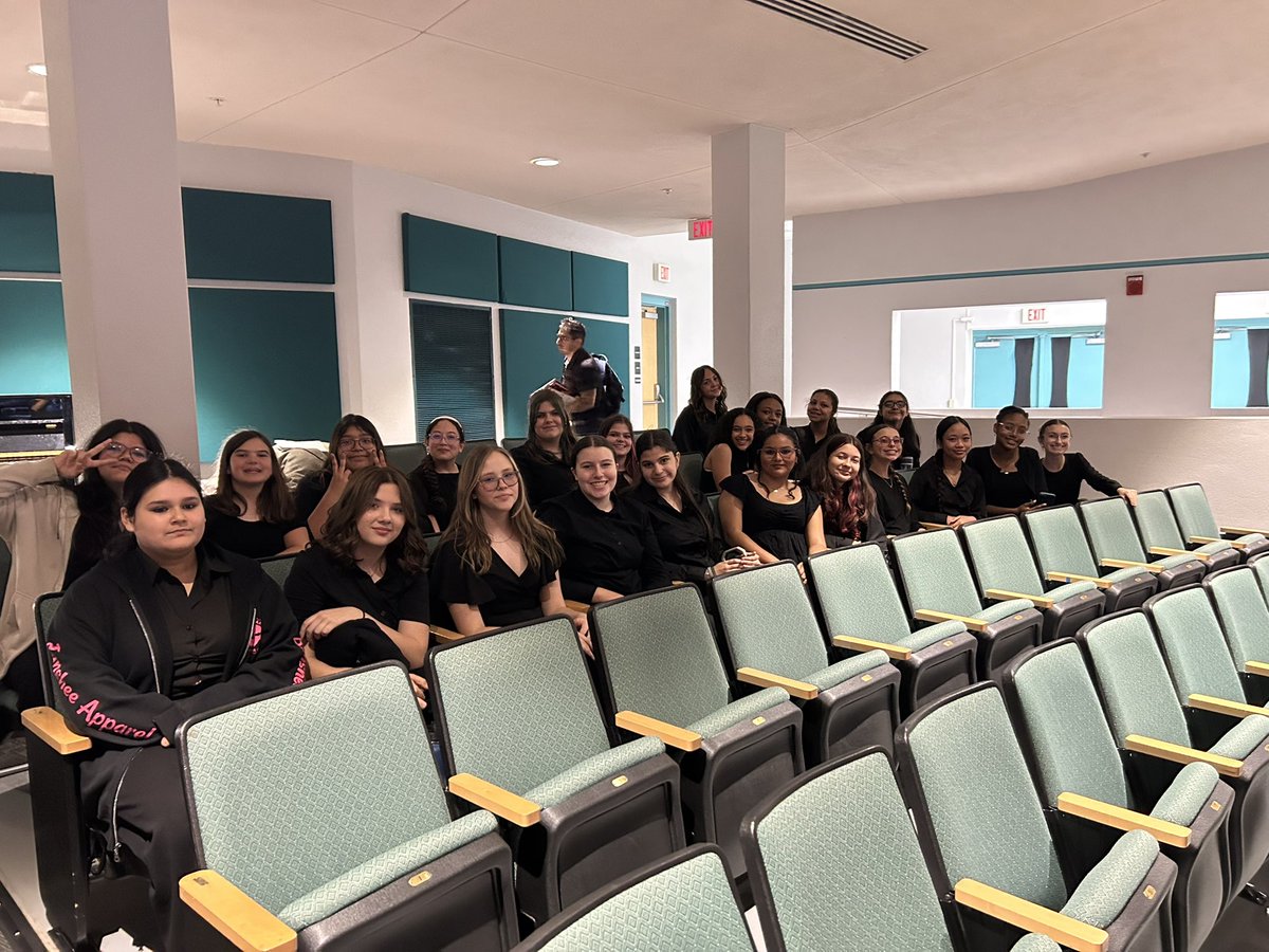 Three Oaks Middle tweet media