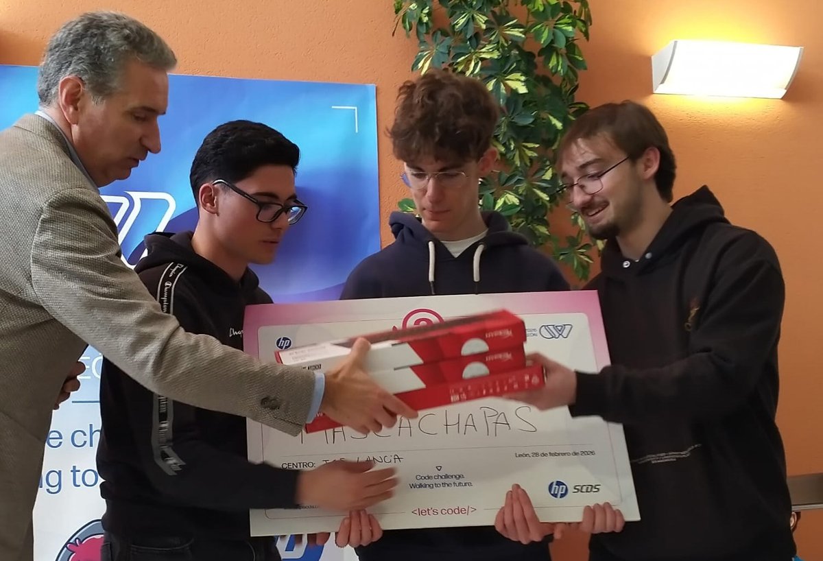 IESLancia's tweet photo. José Vicente, Javier Copo y David Lorente de 2º Bach. logran el 3º puesto en HP CodeWars León 2026, celebrado en HP León. Talento, programación y trabajo en equipo al máximo nivel. ¡Enhorabuena! #IESLancia #CodeWars #HPCODEWARS #Programación #TalentoJoven https://t.co/C45bU3gohi