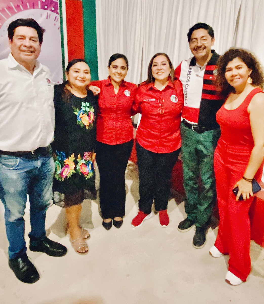 CarlosCastilla8's tweet photo. En FCP acompañando a la amiga @Hendricksles en la toma de protesta de la mujeres priístas, junto a la lider @coraamaliacm en el @PRIQRooOficial juntos hacemos más! #PiensaEnGrande #DeBuenaMadera #SoyBarrioBravo @PRI_Nacional @caroviggiano @alitomorenoc @AnaLiliaHerrera @EPN https://t.co/ErXx5MM6Jf