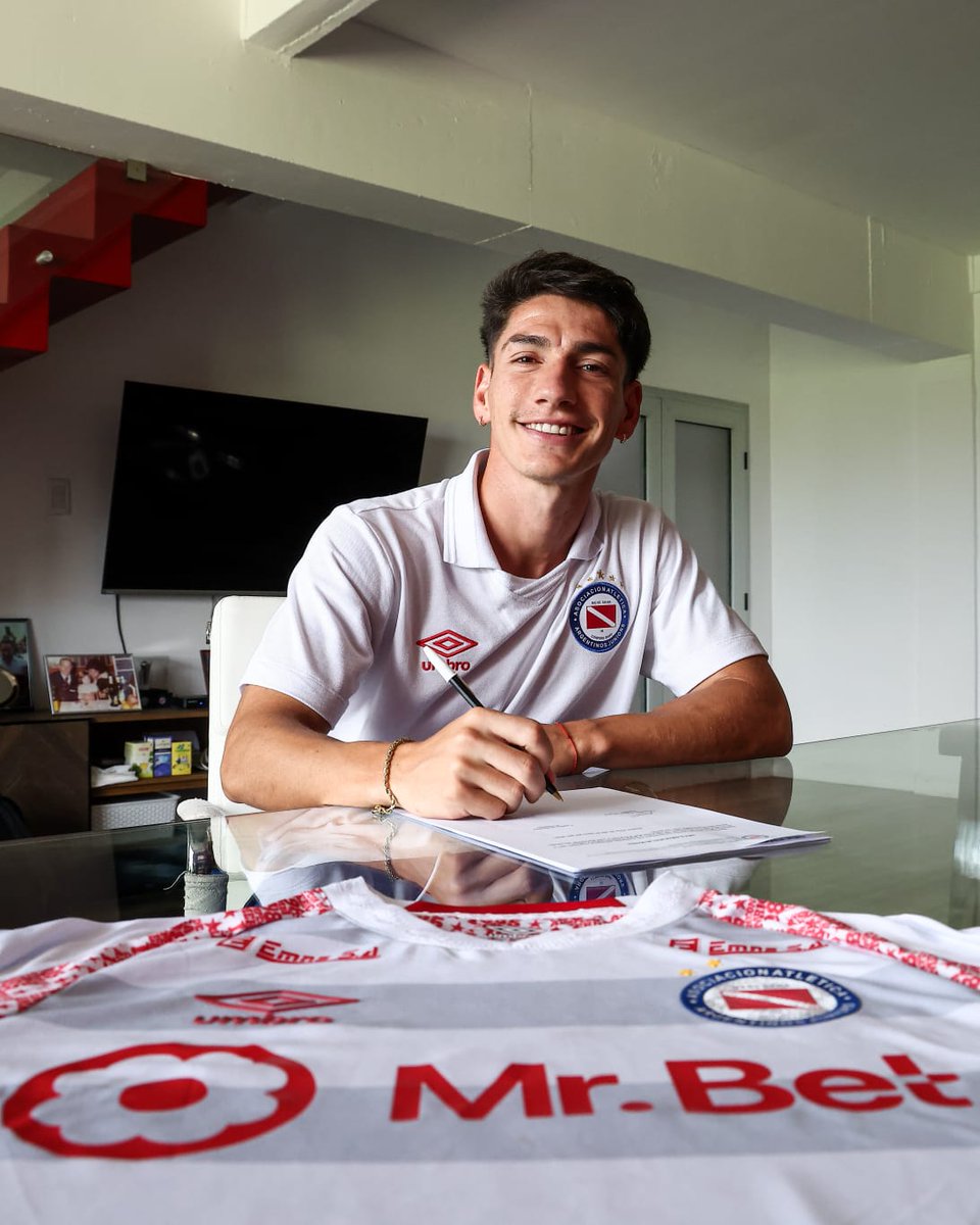 ⚽️ ¡RENOVACIÓN! 🐞
🇦🇷 #AAAJ ✍️ Francisco Álvarez renovó su contrato con #ElSemilleroDelMundo 🌎 hasta diciembre de 2029 bajo el esquema de productividad.

Vía Prensa AAAJ