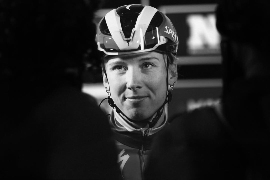WiebesFan's tweet photo. Lorena Wiebes im Velodrom 't Kuipke vor dem Start des Omloop Het Nieuwsblad am vergangenen Samstag

📲 via noussc/IG

#OHN26 https://t.co/nILFCGsJra