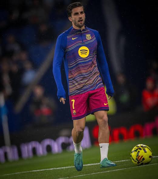 goldegundogan's tweet photo. Ferran Torres es uno de esos jugadores que si los ves por la aplicación de puntuaciones vas a pensar que es una mierda, pero si lo vieras de verdad en la tele te das cuenta que es más que eso, es una puta mierda ❤️ https://t.co/Bh1I4yRnNE
