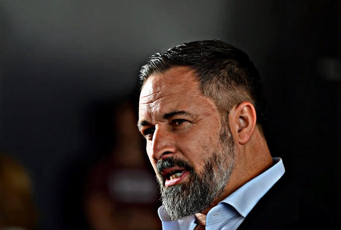 🚨BREAKING: VOX Party leader Abascal issues a message to America:

"Pedro Sánchez does NOT represent Spain, only a corrupt mafia trying to cling to power and avoid prison. We feel ashamed of the damage he is capable of inflicting on Spain’s image and interests." 🇪🇸🇺🇸
