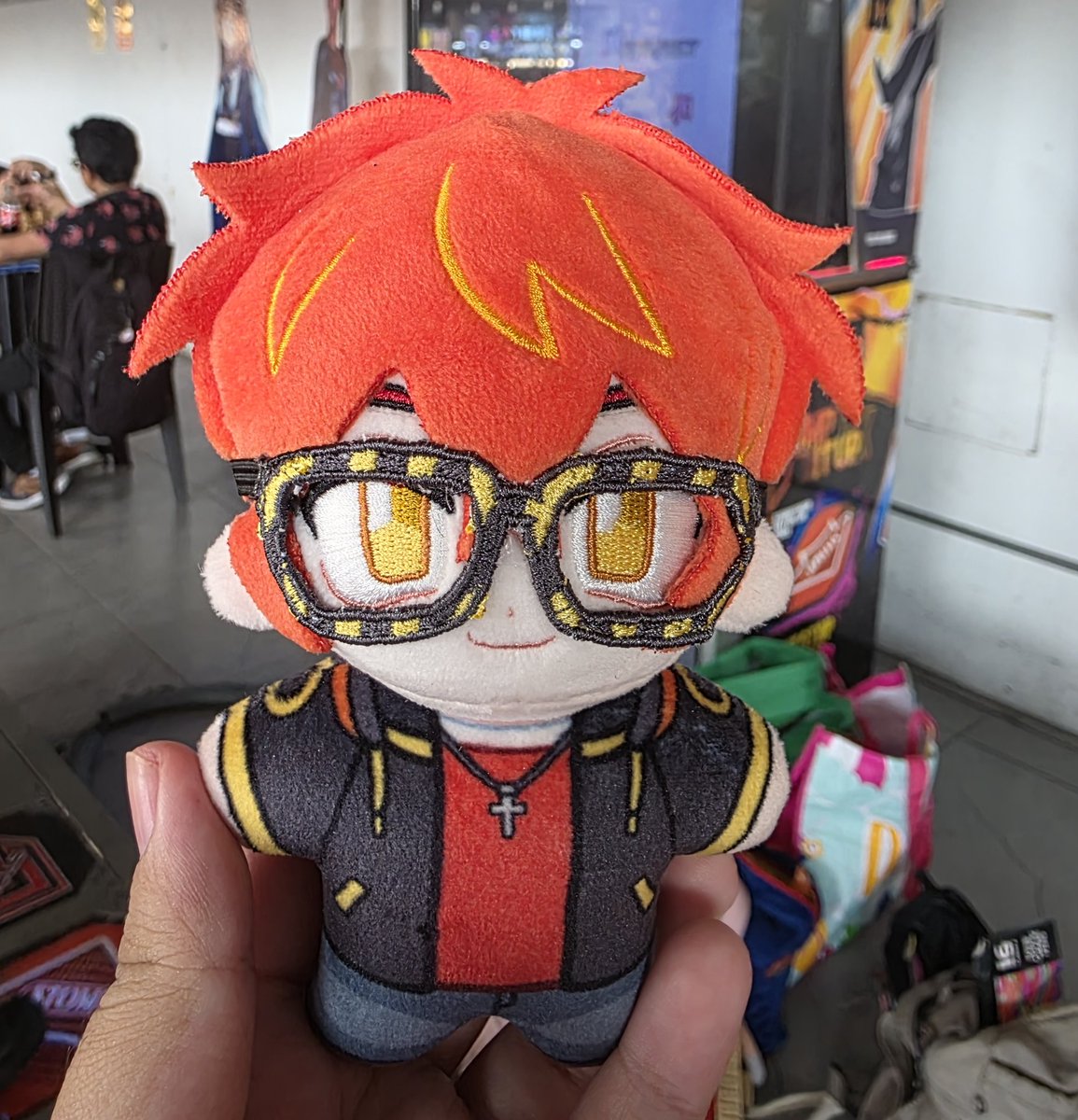 Remember that Koa made a Saeran plushie!!! Let's keep supporting so she reaches her goal and we can also get the other RFA members >_<

You won't regret it, the quality is excellent and they're very cute!! (*ﾉ▽ﾉ*)