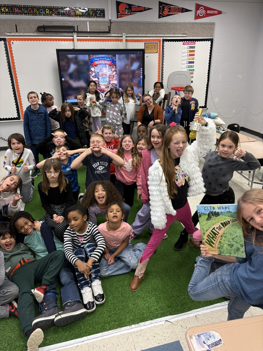 Reading madness day 6!📚

We were very fortunate to have our behavior interventionist, Ms. Abel read What the Road Said and discuss how everyone’s road is different. We loved hearing about how reading has played such a huge role in her helping her students! #hpsdawesome