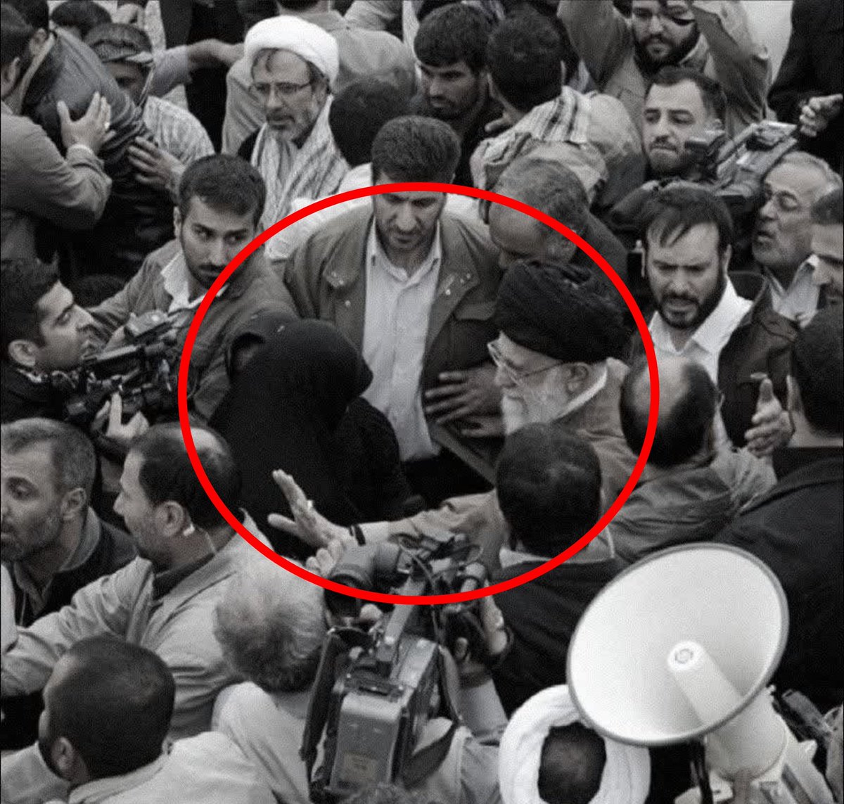 ArmedForcesIR09's tweet photo. "A #woman is a delicate flower. A flower needs to be cared for. Its freshness &amp; sweet scent should be benefited from and used to perfume the air." | Martyr Ayatollah Khamenei 🥀 https://t.co/vN9ae82098