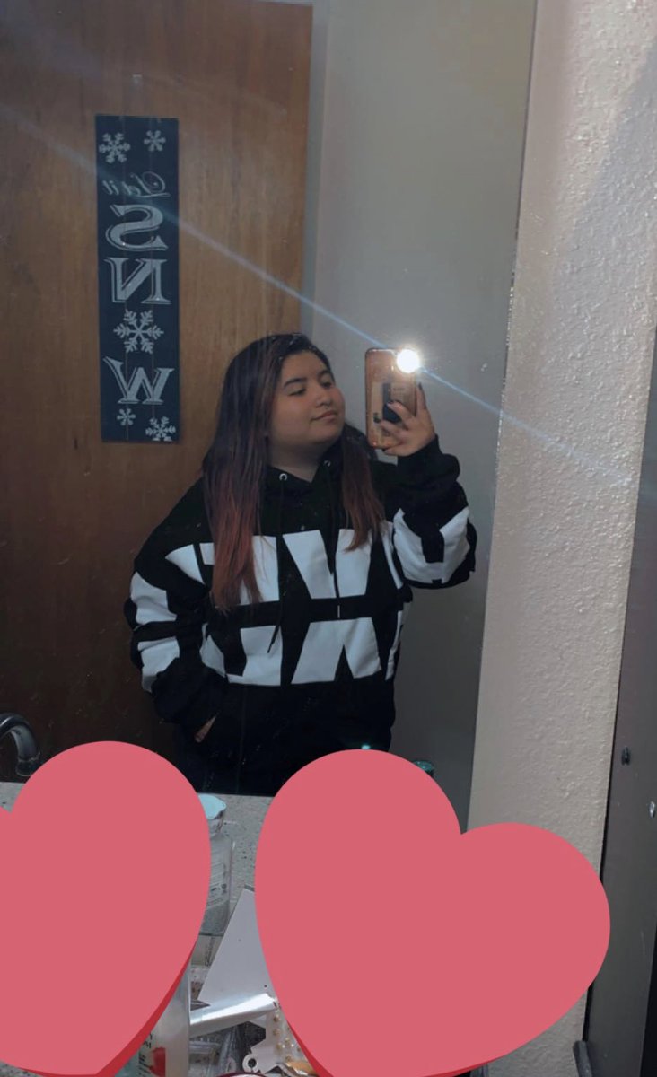 Khassie 🤍 tweet media